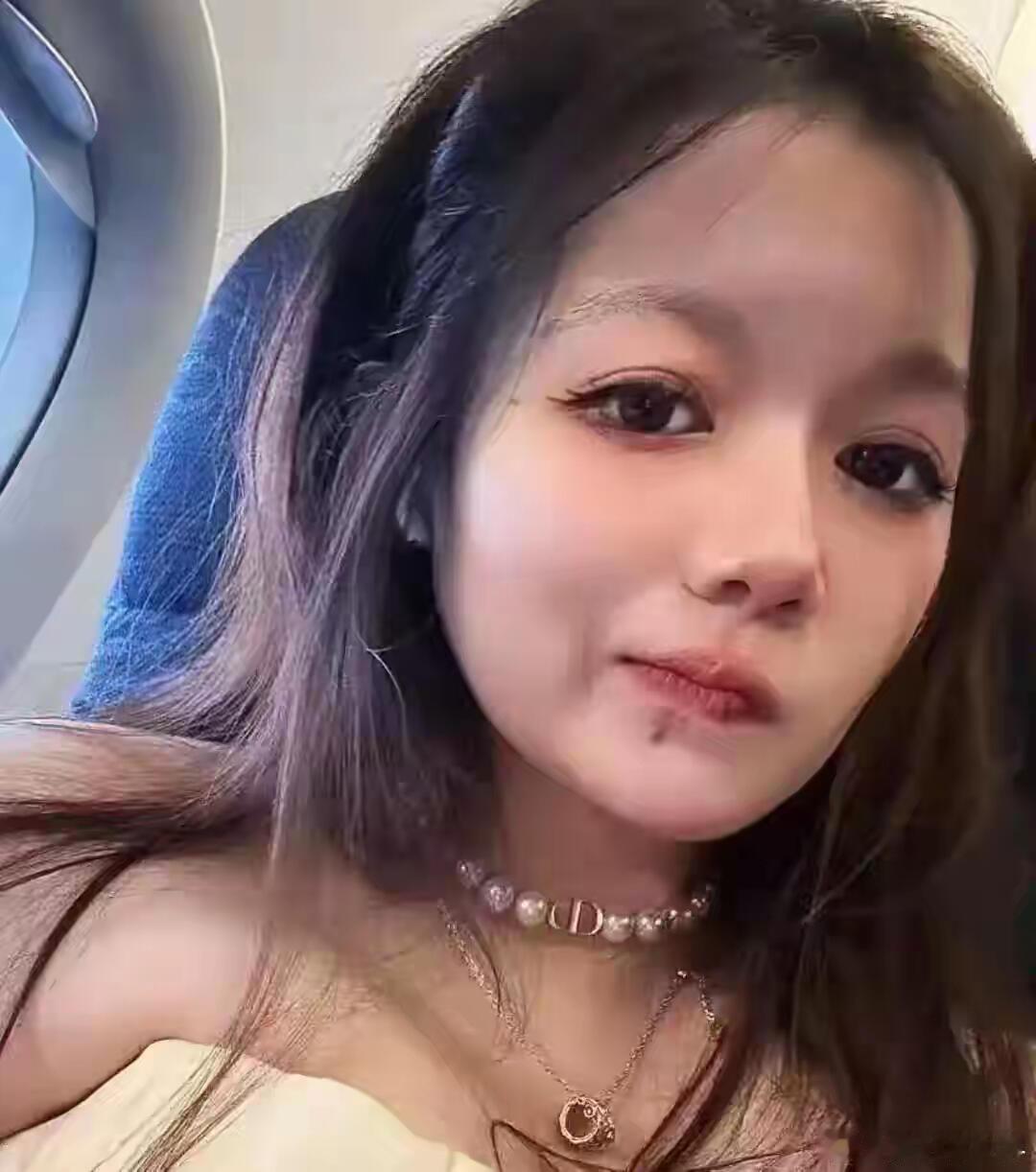 董袭莹的研究领域五花八门董袭莹的面相董袭莹的面相：眼角下垂、隆鼻失败——鼻子歪了