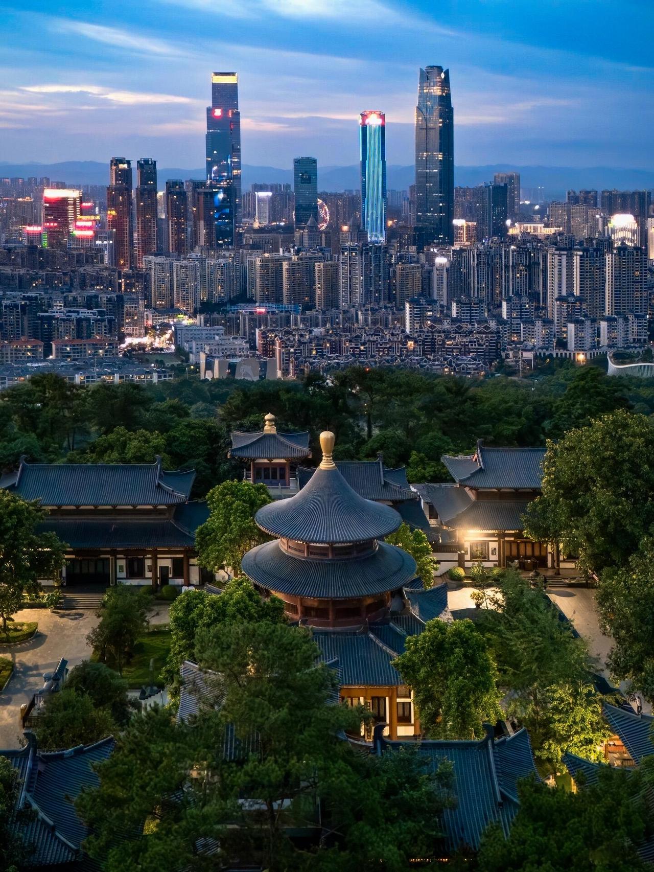 南宁和柳州，完全是广西的两个极端！走遍广西诸多城市，才真正读懂南宁与柳州的