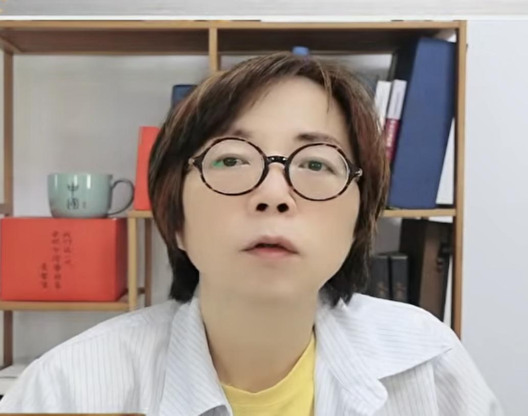 黄智贤，这都能洗吗？已是绿营侧翼无疑了！前段时间，台“立法机构”通过所谓“台
