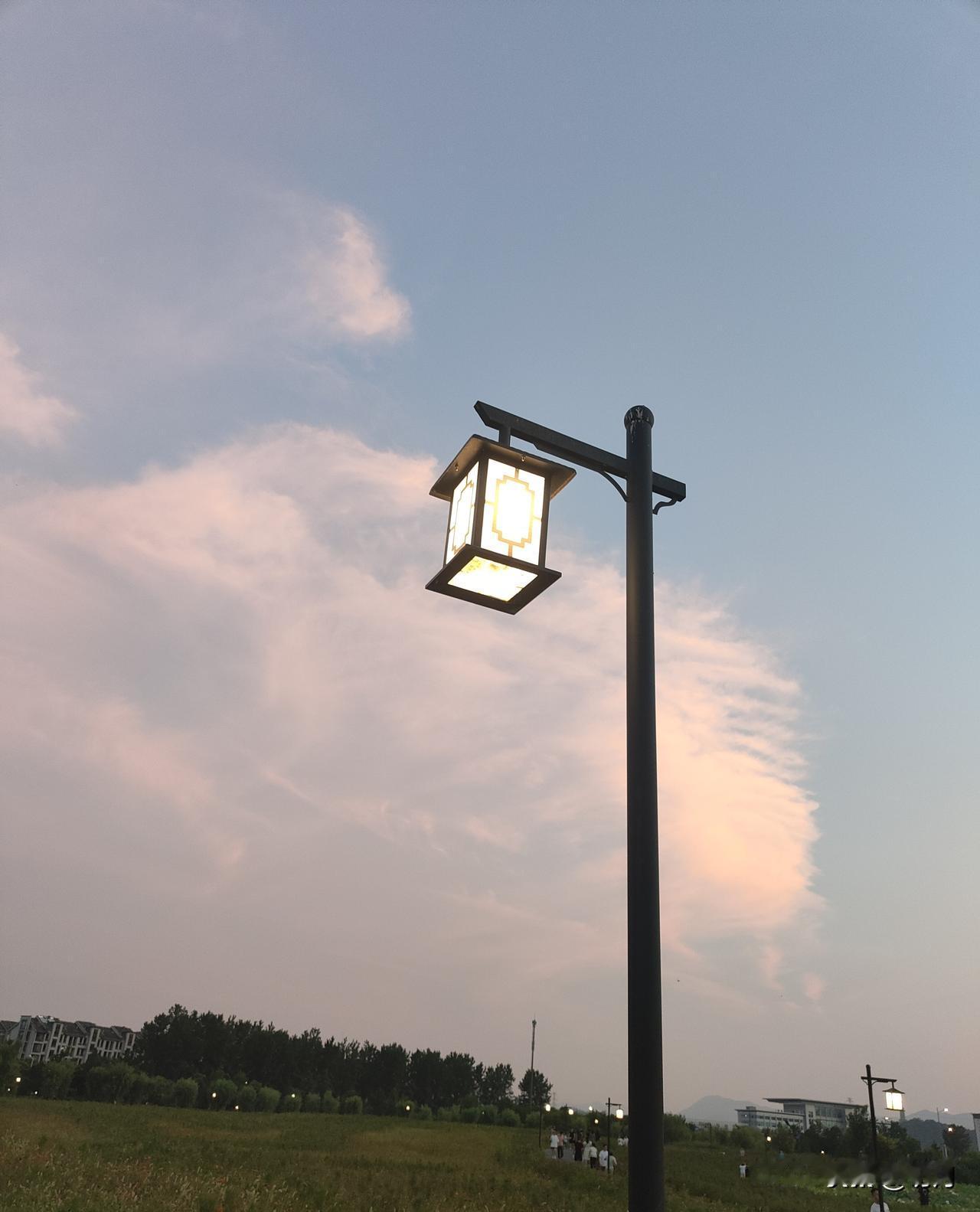 虽然现在离婚的人很多，但还是奉劝各位不要轻易离婚！一、离婚后没有钱，真的会过