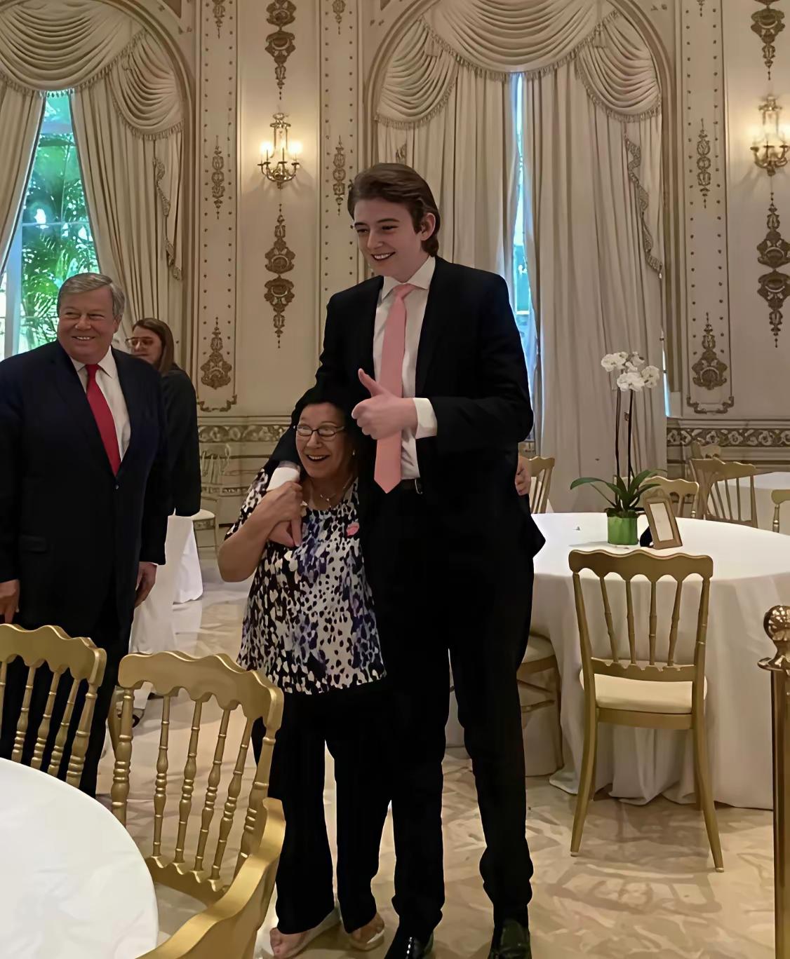 巴伦的笑容，为何越来越少了呢？前几年，镜头下的巴伦，还带着憨憨的笑容，有着几分