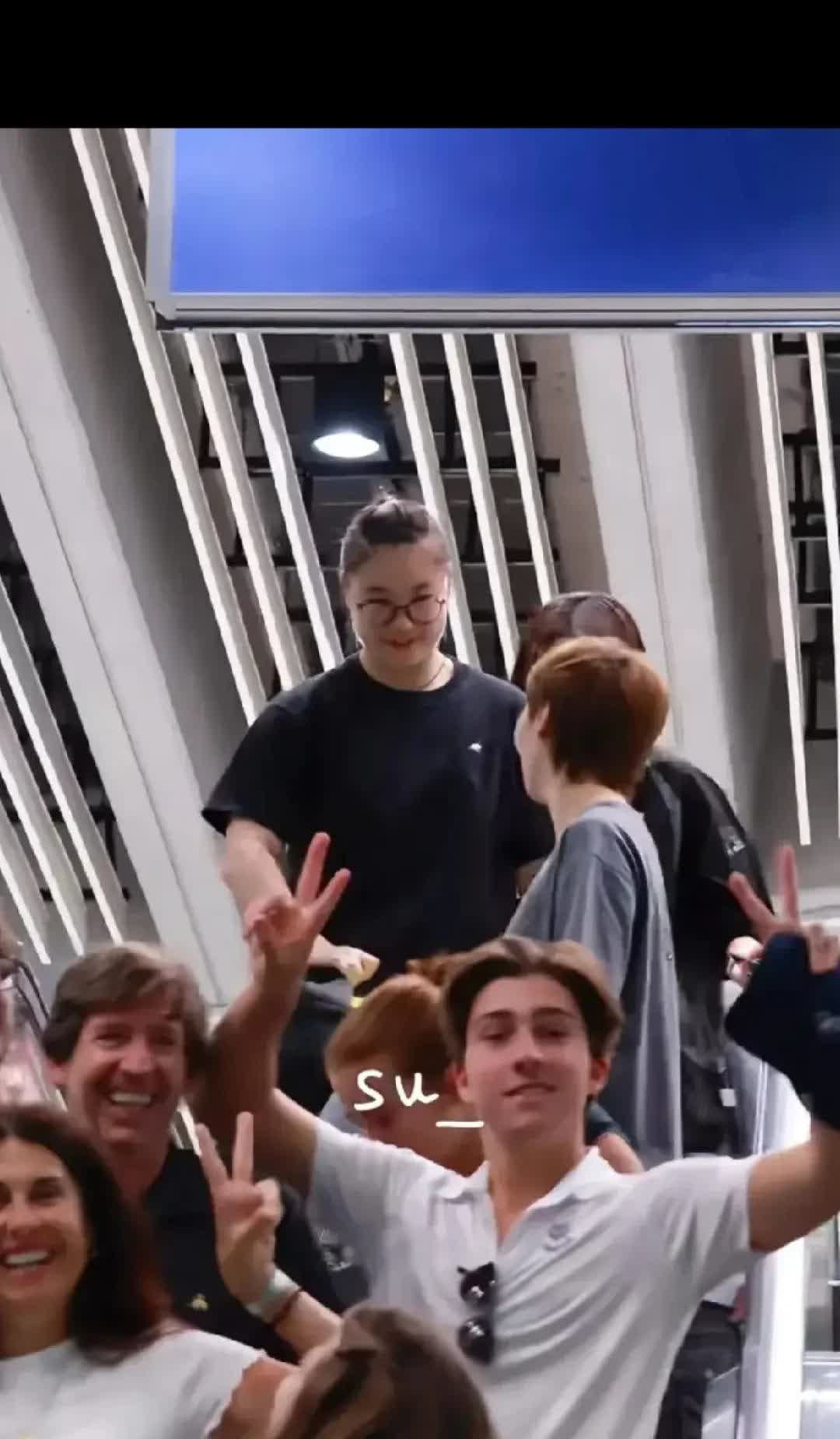 真的意想不到，王曼昱这待遇真是令人惊奇。我们怎么也不会想到，来到瑞典机场，在