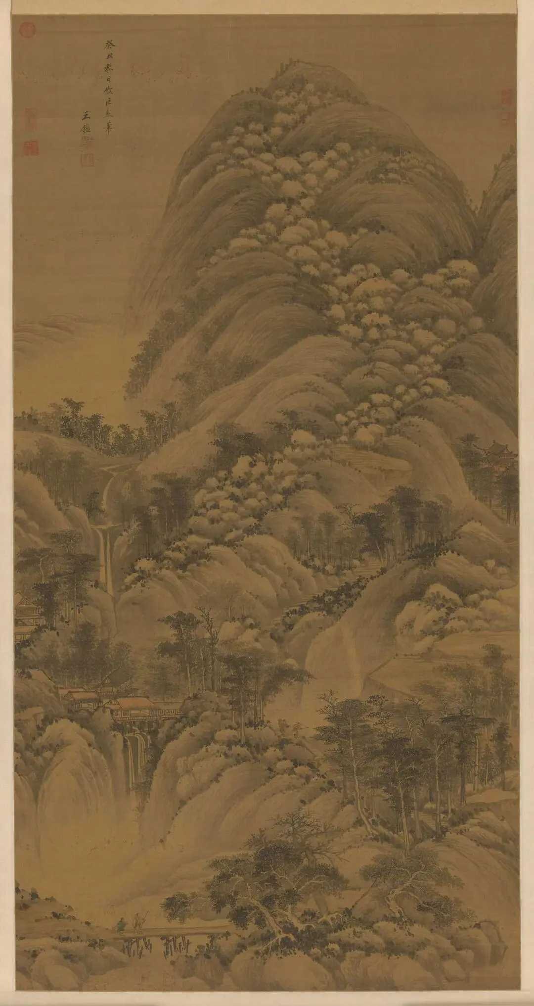 王鉴《仿巨然山水》绢本立轴设色220.8x109厘米。故宫博物院藏。绘山