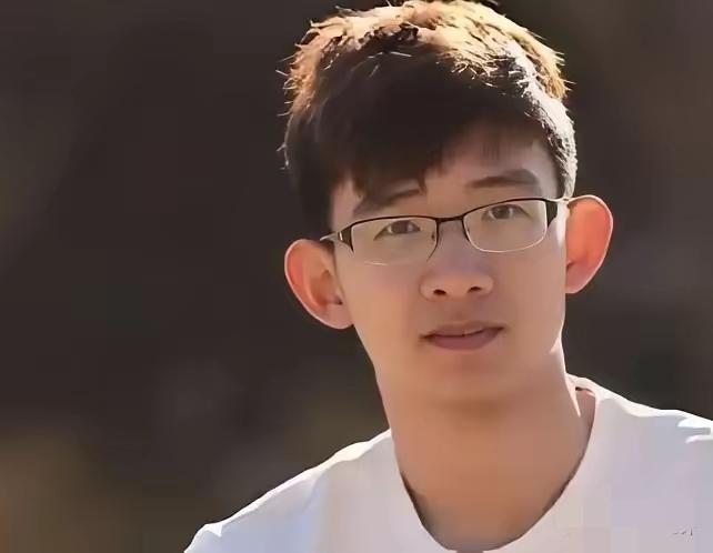 “北大学霸”刘嘉森一语惊人！他说：“我的同学里，父母有钱有势的大有人在，父母是博