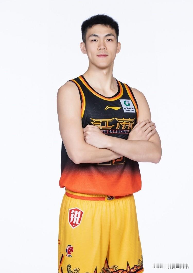 CBA常规赛第一阶段结束，江苏队最强首发五虎是——控卫：庞峥麟！26岁，身高