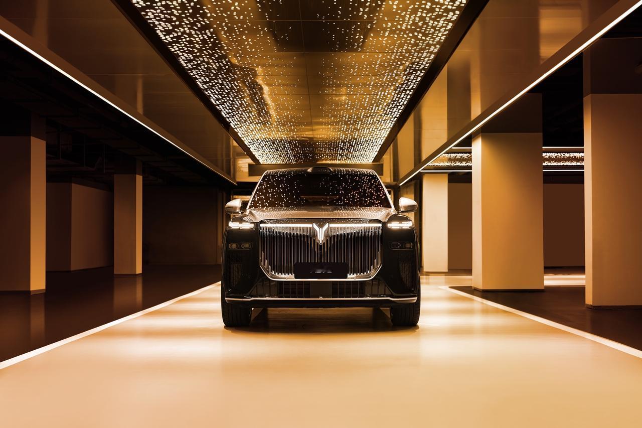 破局豪华大六座SUV！岚图泰山45万起携三腔空悬而来，与问界M9组成“华系双雄”