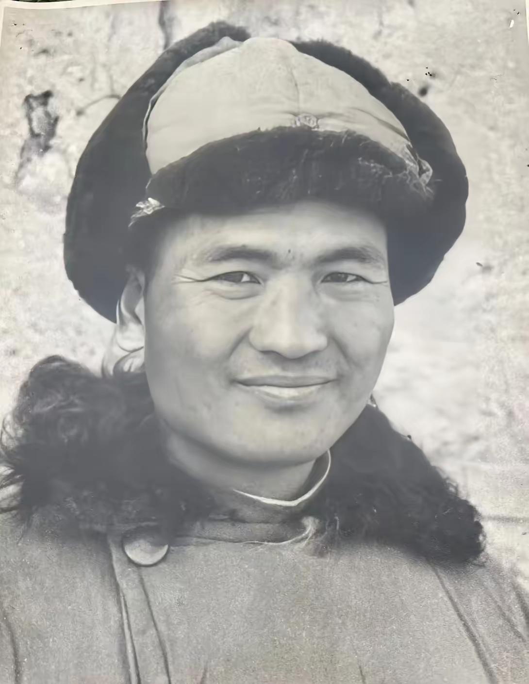 1948年12月，傅作义嫡系105军中将军长袁庆荣被俘后，留下的一张照片，他的部