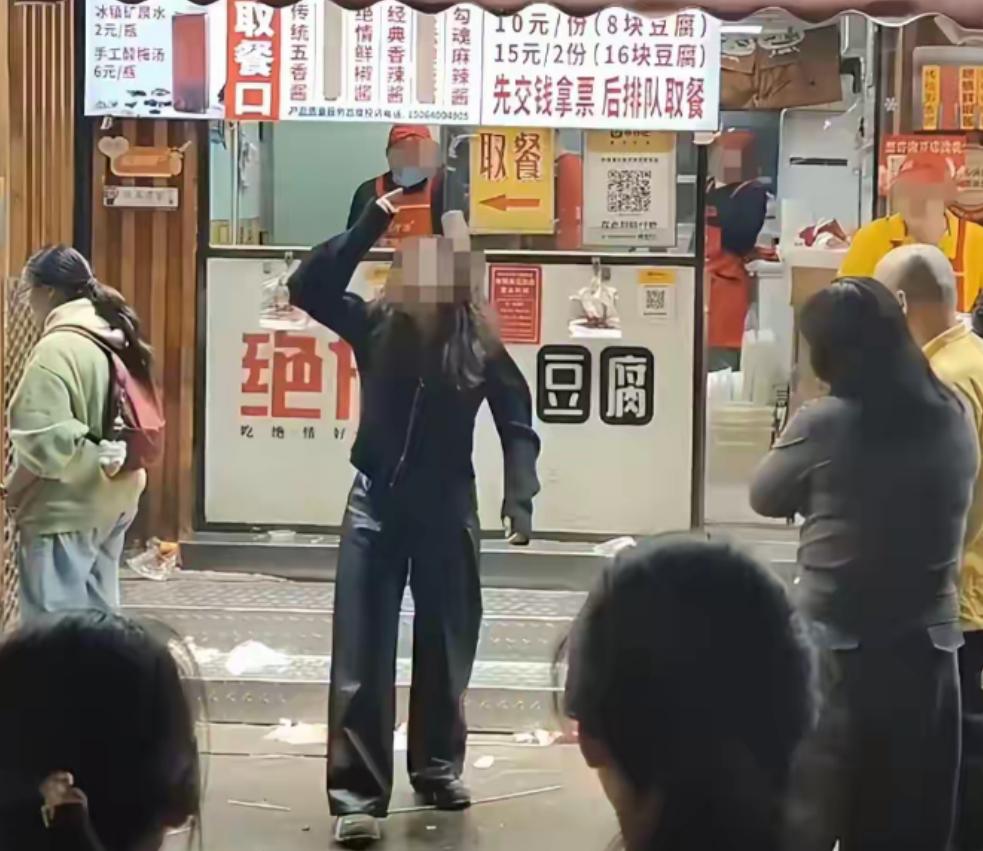 “周扒皮都甘拜下风”！2026年2月，山东济南，一女子大年初五要回杭州上班，想跟