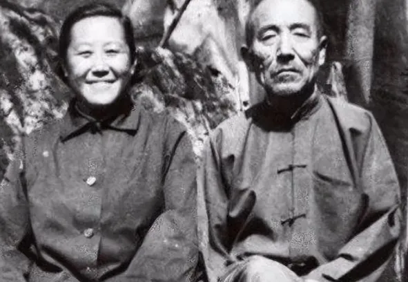 1971年，陕西咸阳，48岁的魏振德，娶了一个不要彩礼的女大学生。新婚之夜，魏振