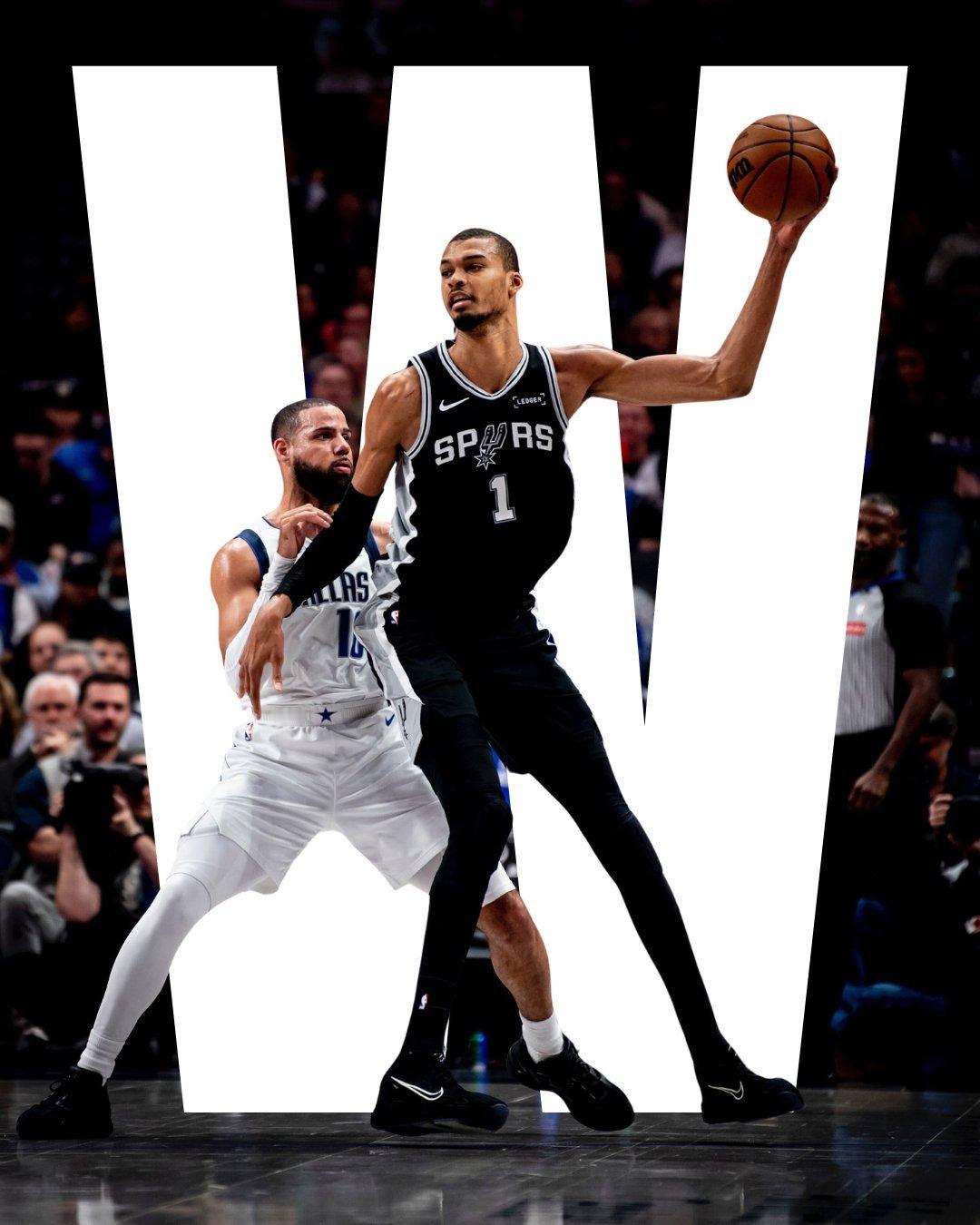 全场比赛结束！马刺客场135-123击败独行侠，拿到3连胜🎉马刺（35-16）