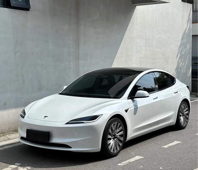 Model3二手价格到位了，10万块体验纯电标杆特斯拉Model3的三年保值率61.2%，在纯电车型