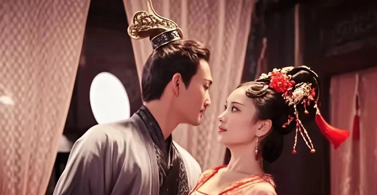公元318年，刘璨继位当晚，就准备霸占皇太后。看着国色天香，不满20岁的皇太后靳