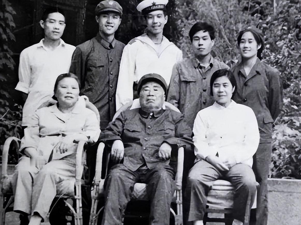 1974年6月10日，朱德唯一的儿子朱琦因突发心脏病而猝然离世，当时家里空无一人