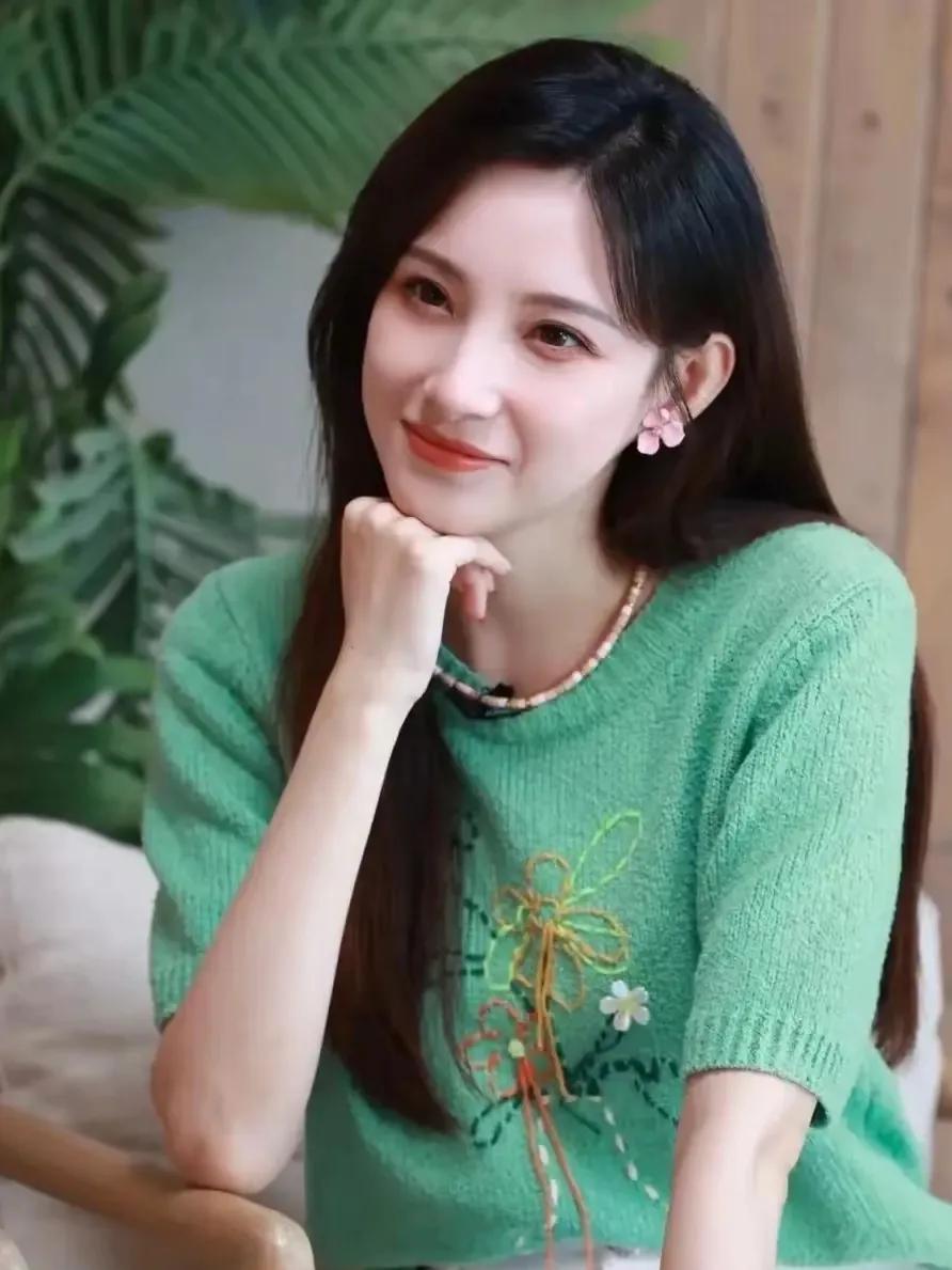 马凡舒、王嘉宁、刘心悦三位主持人，都是央视新生代主持人中的佼佼者。她们都有属