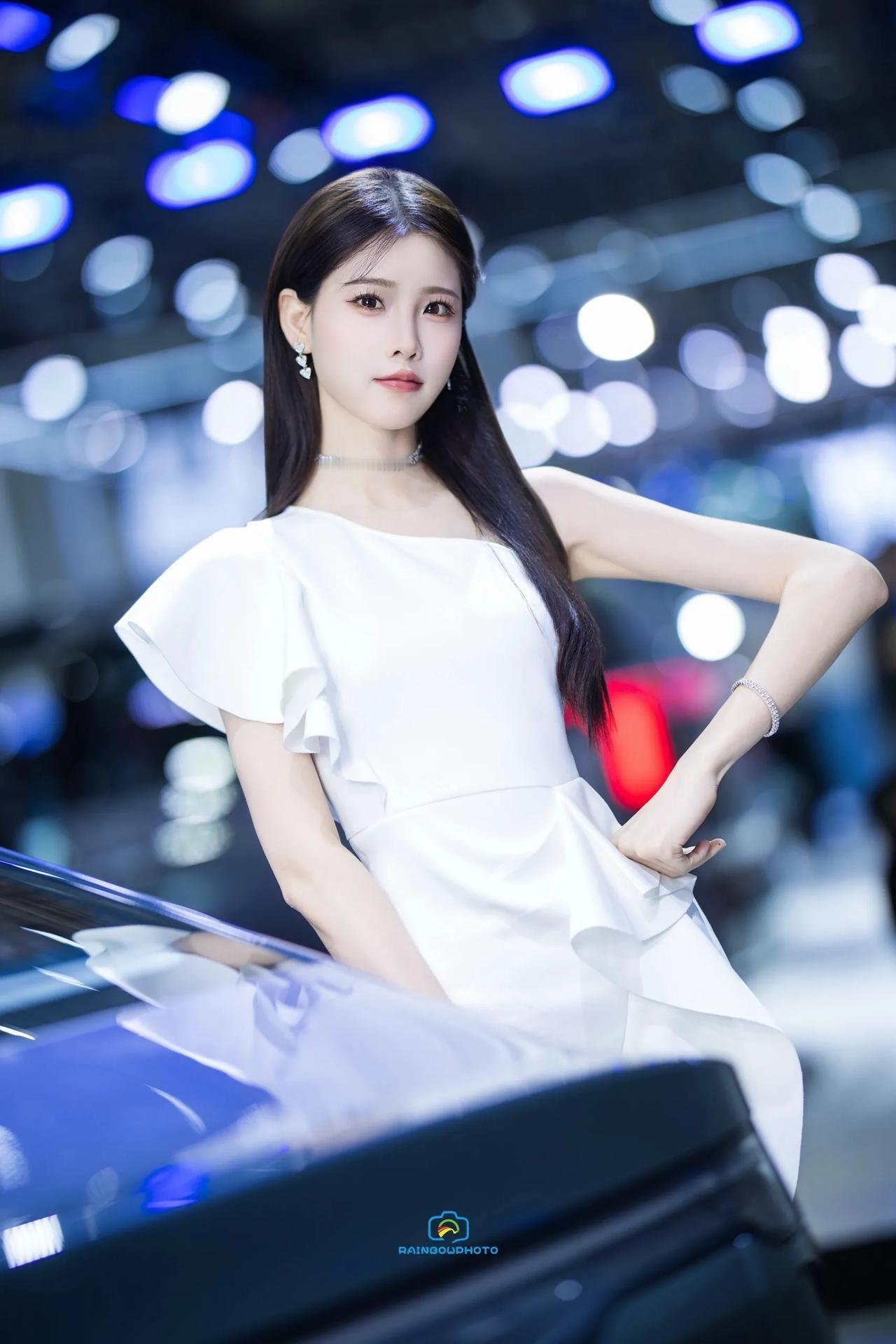车模美图分享，清纯可爱车模高颜颜美女车模车模照高端车模炫酷车模性感长腿