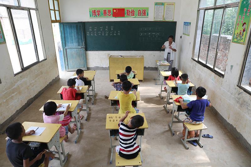 说个真实发生的事：我们学校这学期招音乐老师，挂了三个月，一个报名的都没有。我