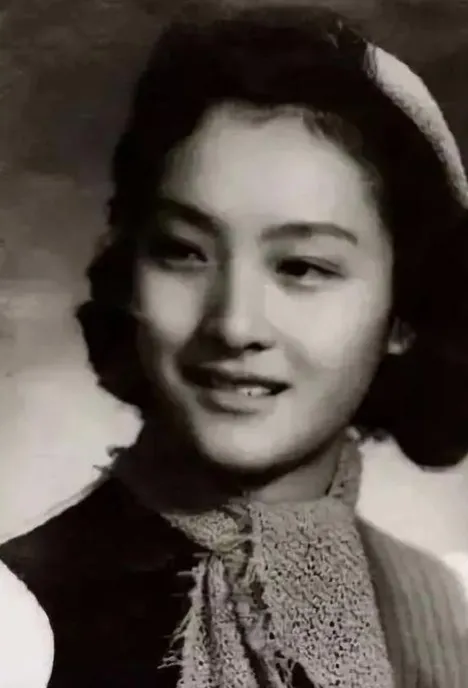 1926年，董竹君接连生了4个女儿，就是生不下儿子。因此，她又怀上了第5个孩子。
