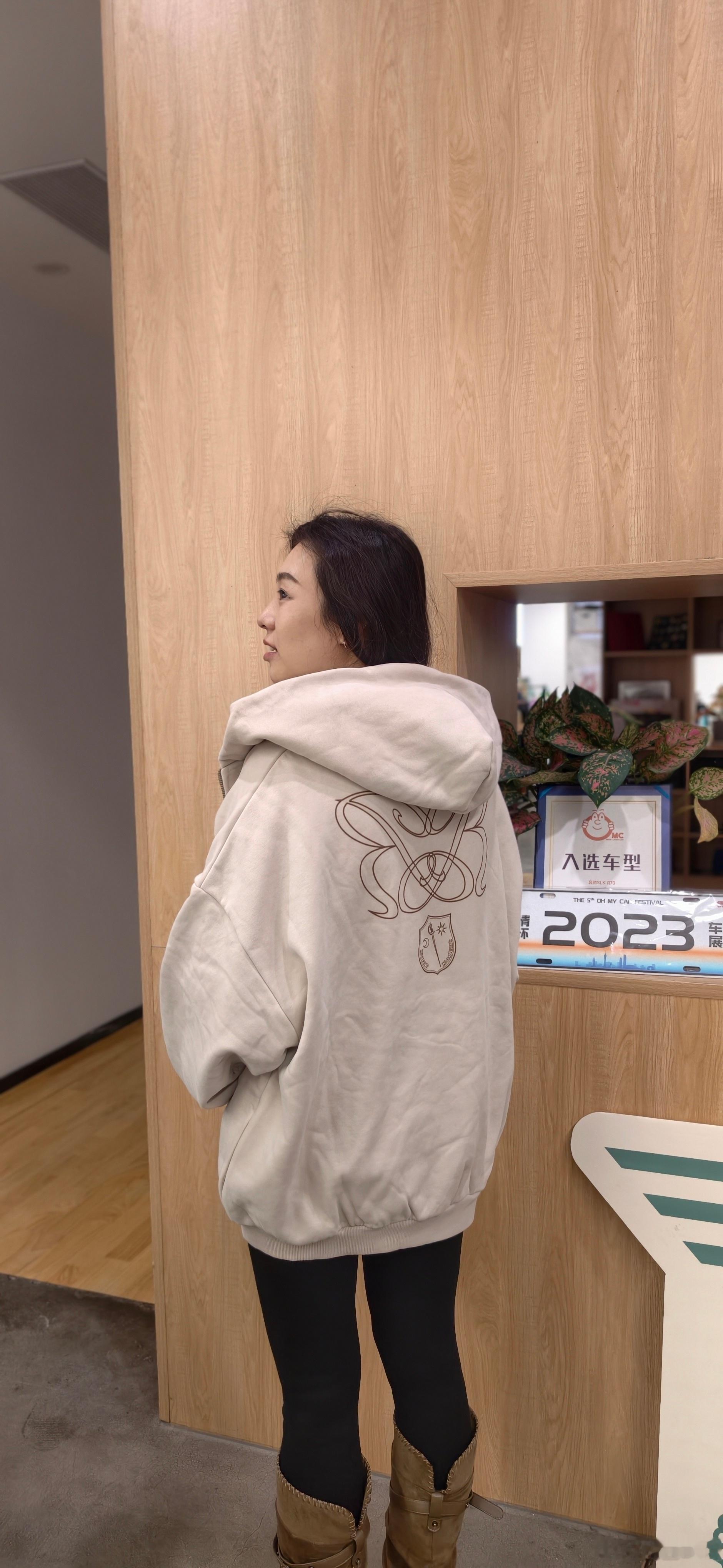 感谢J哥送来，王嘉尔同款的be69master帽。能哥挡住面，几嗨有型！