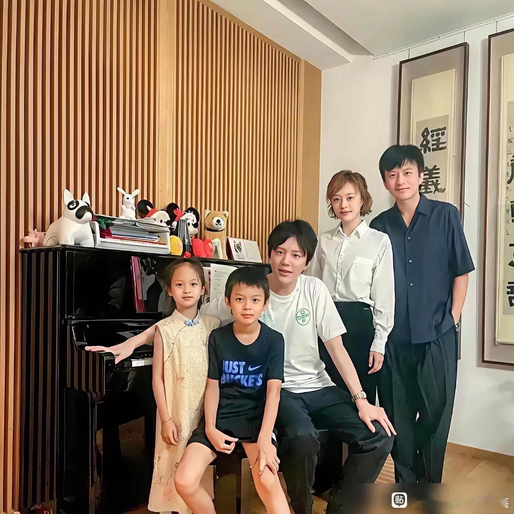 孙俪这基因也太霸道了，儿子身上愣是没给邓超留一点位置。你去看他儿子等等，简直就是