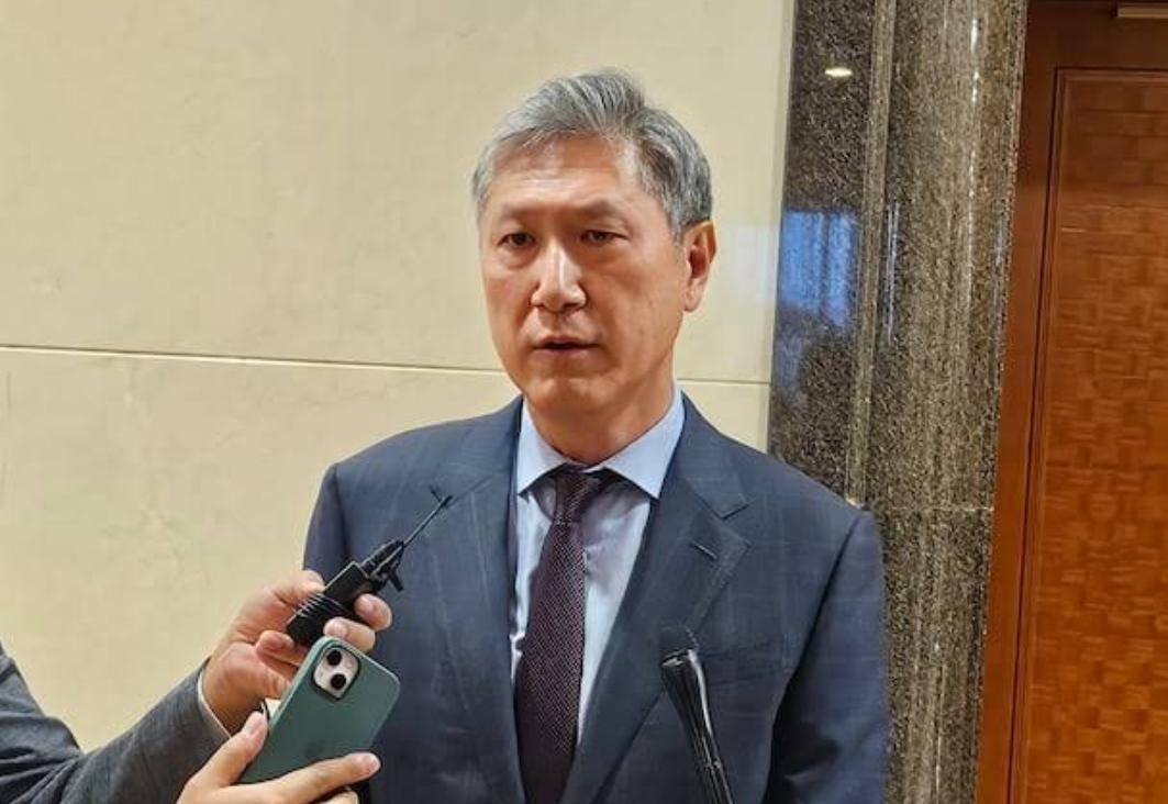 韩国想靠“韩流”，重新敲开中国市场的大门。韩国驻华大使卢载宪在北京说，中韩已经就