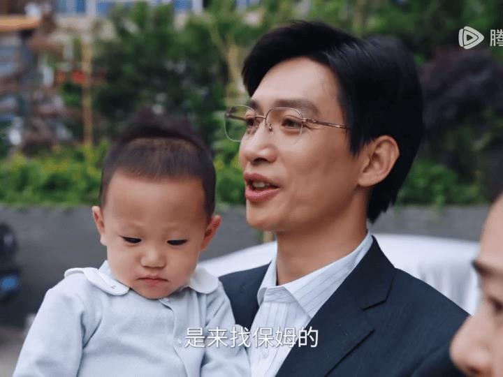 《利剑玫瑰》孙律师带着妻儿去家政公司找保姆，可是没有找到合适的倒是在附近遇到一