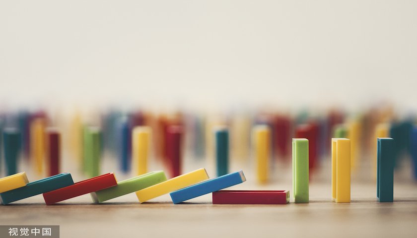 2万元存27年利息差超2.8万元! 自动转存义务该由谁担? | 局外人