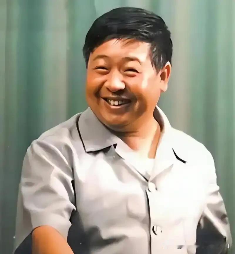 马季是无冕大师，郭德纲距离相声大师还有多远？相声界公认的大师，侯宝林、马三