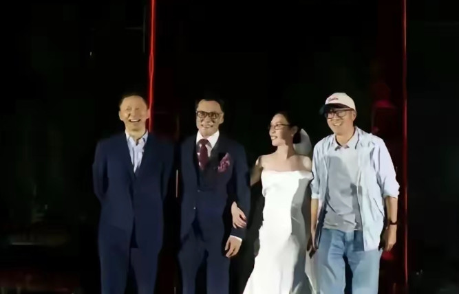 看得出来，李国庆是混京圈的不信你看，他虽然只邀请了100多人，但是他邀请的到