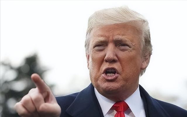 从中国开往伊朗的货船，遭美炮击扣押！不到24小时，中方下场表态！霍尔木兹海峡是