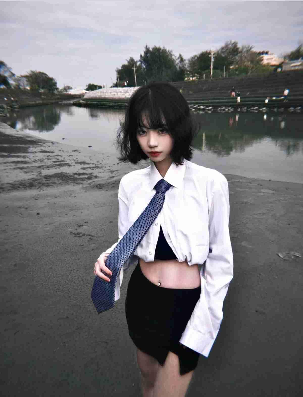 少女摄影|NO.0112期神秘又酷飒的暗调风格户外随拍甜酷少女照生活感少女