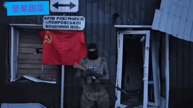 又一个笑话。乌克兰总参谋部在11月23日发声，称收复红军村市中心，并在网上公布