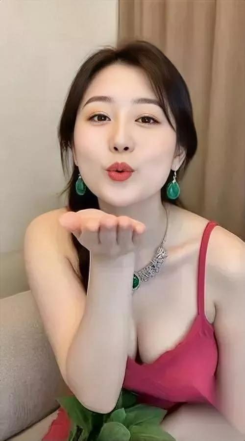 爱情始于颜值？还是忠于内涵？其实感情里有个真相：初见时的心跳加速，可能是荷尔
