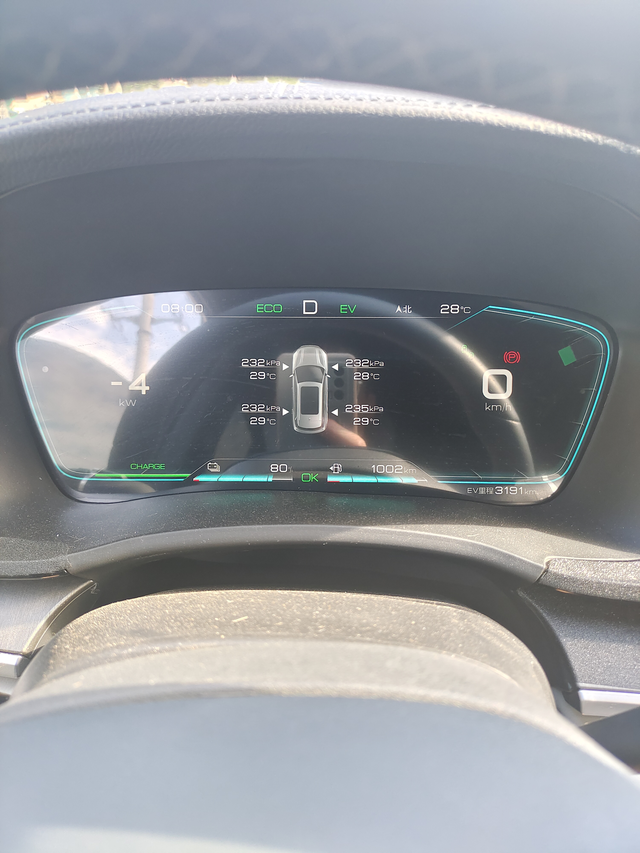 现在我这宋的偷油技术太吊了今天早上八点左右，在路口等红绿灯，感觉刹车震动，方向