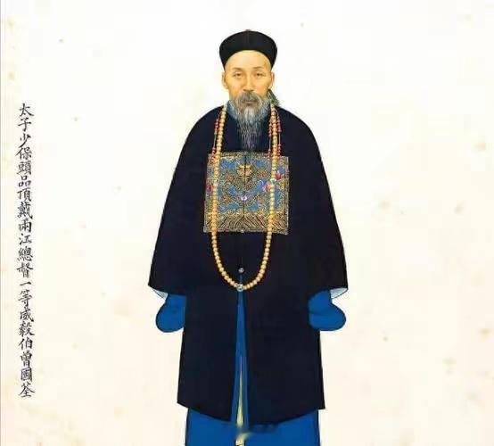 如是历史1890年，曾国荃病逝，被追赠太子太傅，谥号“忠襄”，牌位直接供进京师的