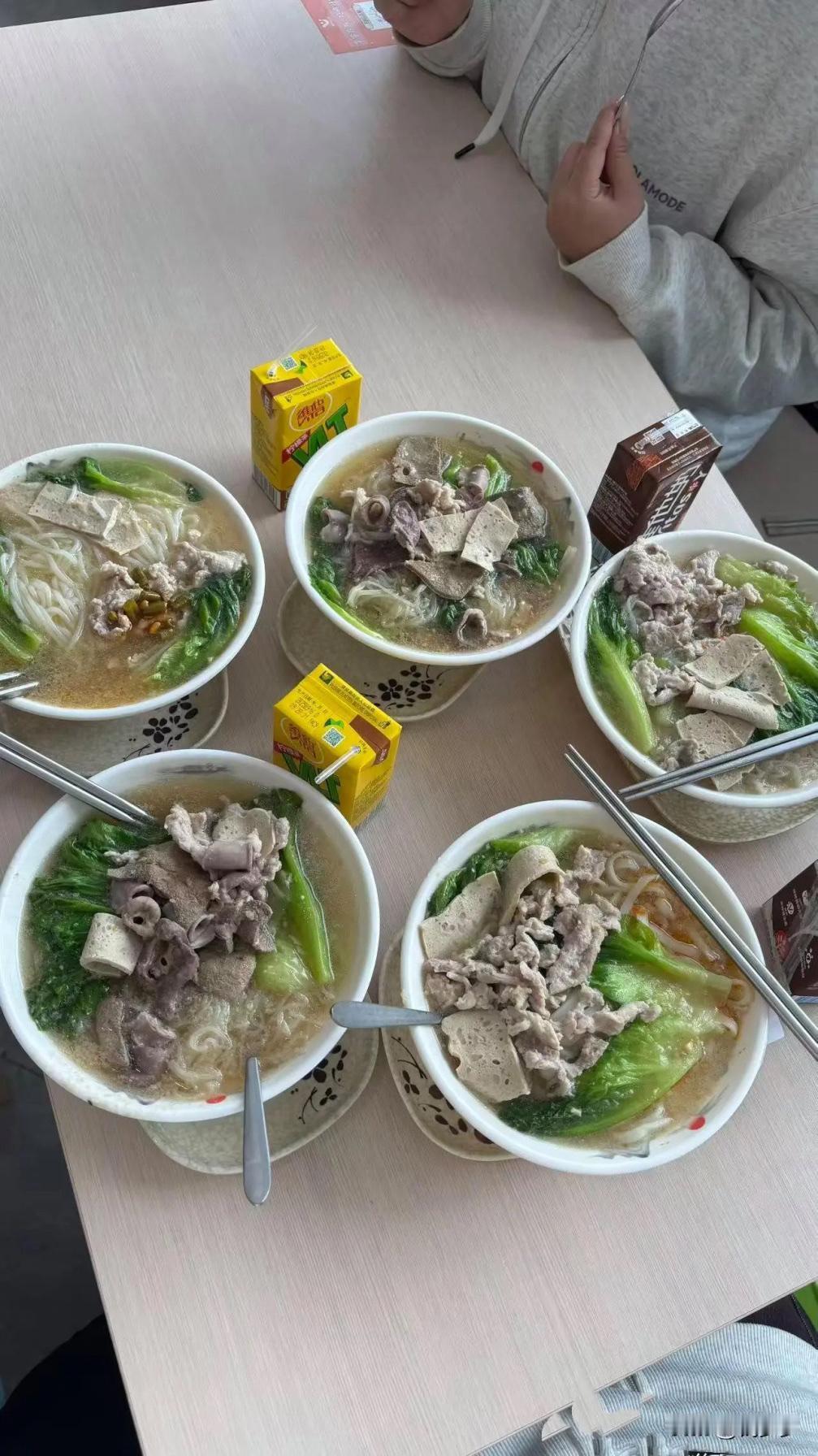 学校美食8元一份