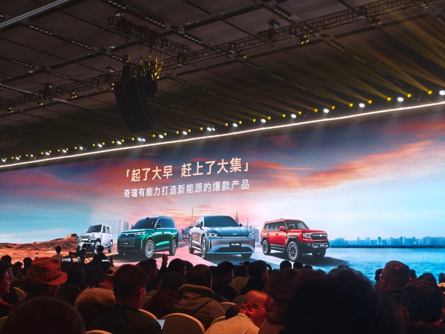 尹同跃称中国人应有自己的美学标准新车情报局日前，在奇瑞风云T11上市发布会上，奇