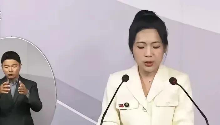 国民党立委徐巧芯和罢免徐巧芯案领衔人曹兴诚的电视罢免说明会今天举行，这场说明会成