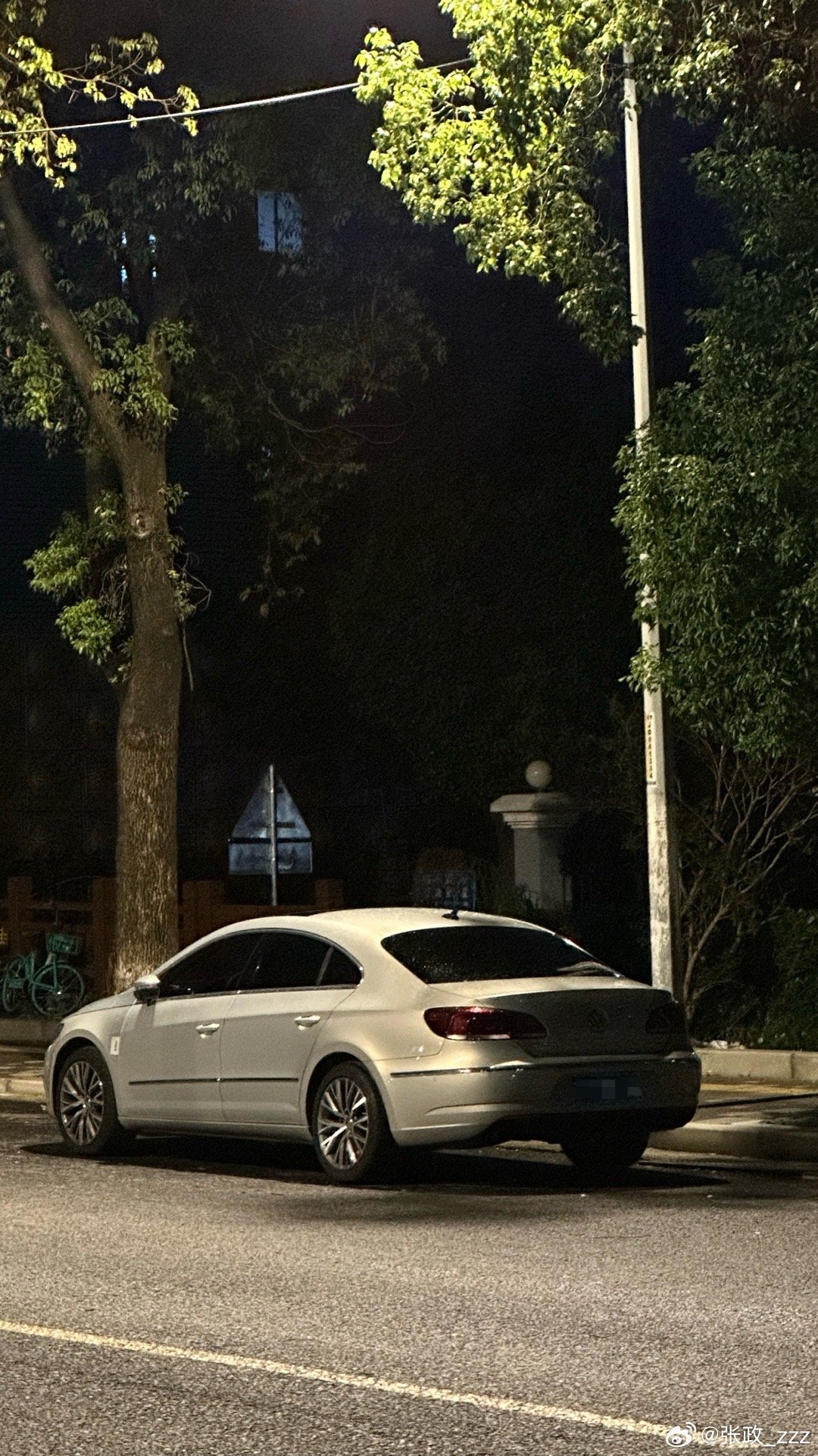 走路路过，瞥到一眼，感叹漂亮​​​