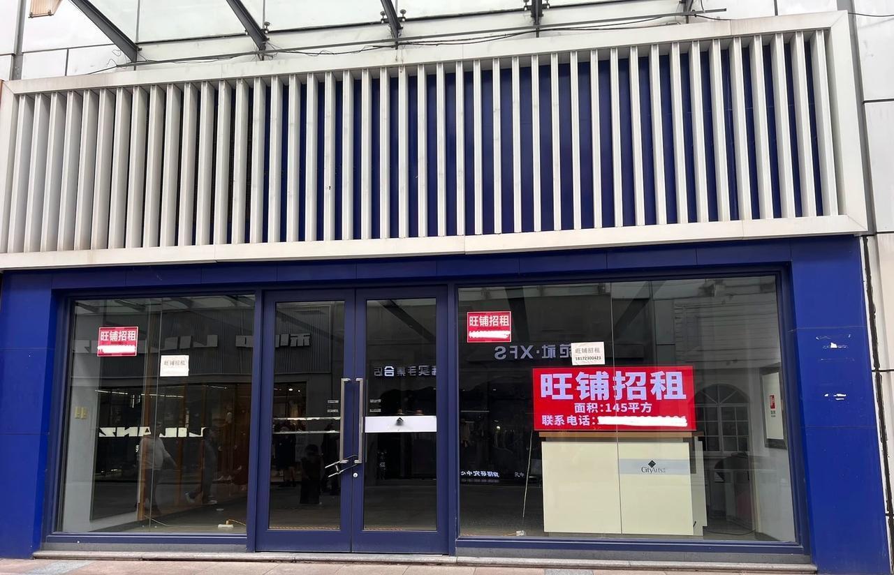 没想到朝阳广场都有这么多空铺。有大半年没逛过朝阳广场了，今天来发现人流量这么