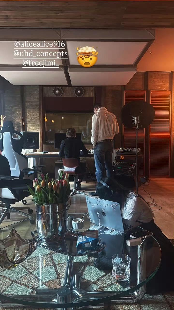 徐明浩徐明浩ig更新高精力明浩又在工作了有这精力做什么都会成功的！