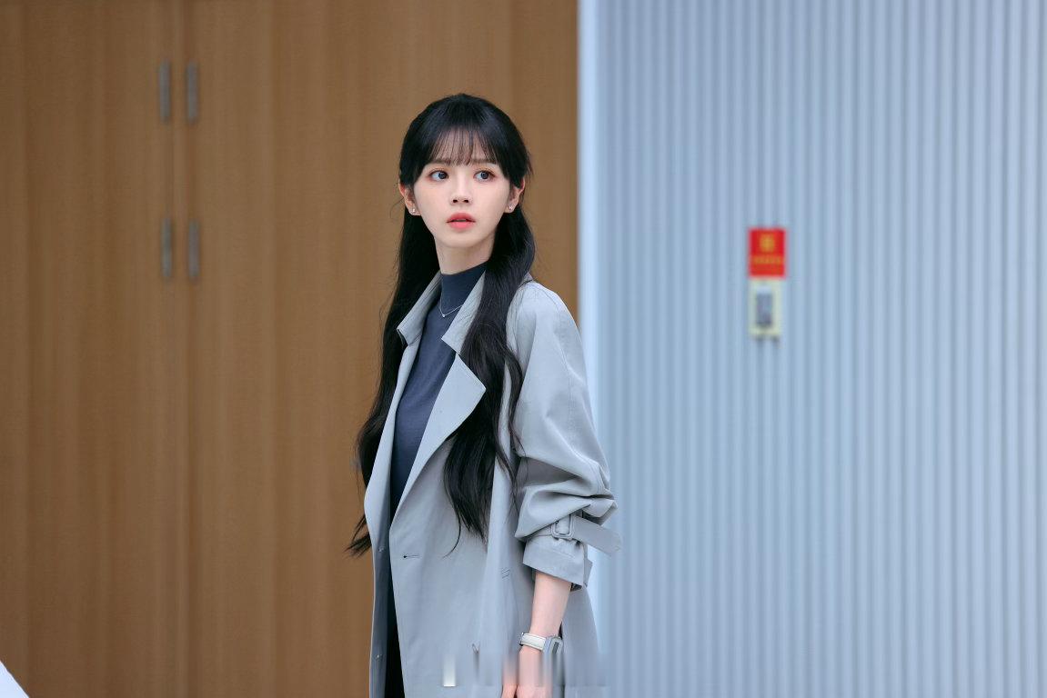 田曦薇怎么洗把脸就来演林知夏了天才女友女娲捏田曦薇的时候确实偏心，五官精致到每