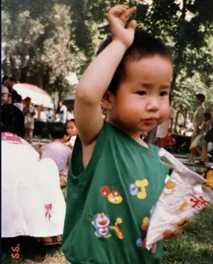 实锤了，王一博五官很英俊但是有奶膘、“婴儿肥”这事儿，绝对不是粉丝滤镜