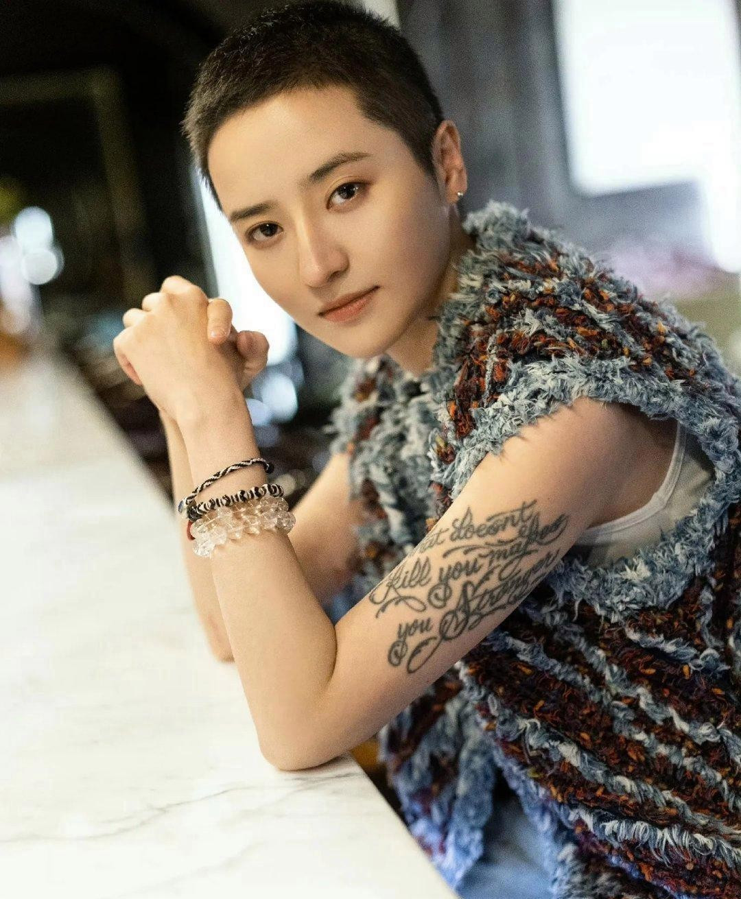 同样是富二代上综艺，蒋一侨和姚安娜的待遇差得不是一星半点。看《浪姐》的时候我就纳