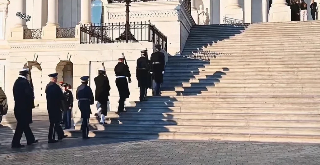 三权归一，就是做什么动静都大！美国国防部在华盛顿进行特朗普就职典礼仪式排练。虽然