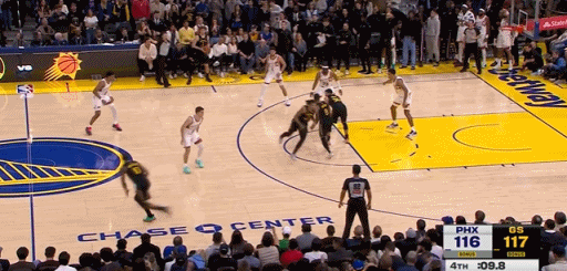 裁判先放弃？太阳战术犯规裁判直接不管了！在今天NBA常规赛勇士对阵太阳的第四节