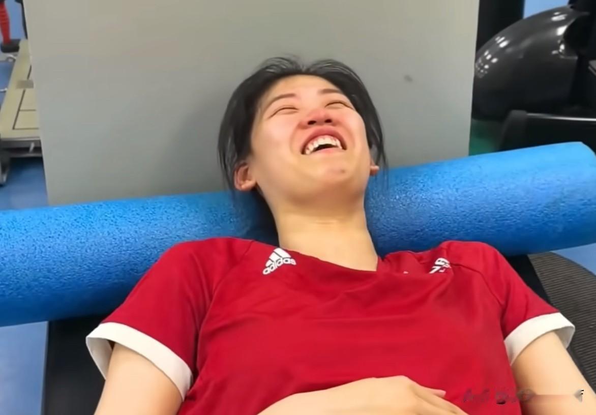 妹妹李盈莹发视频哭成泪人[哭哭][哭哭]今天是高考第一天，妹妹发了一段自己康复训