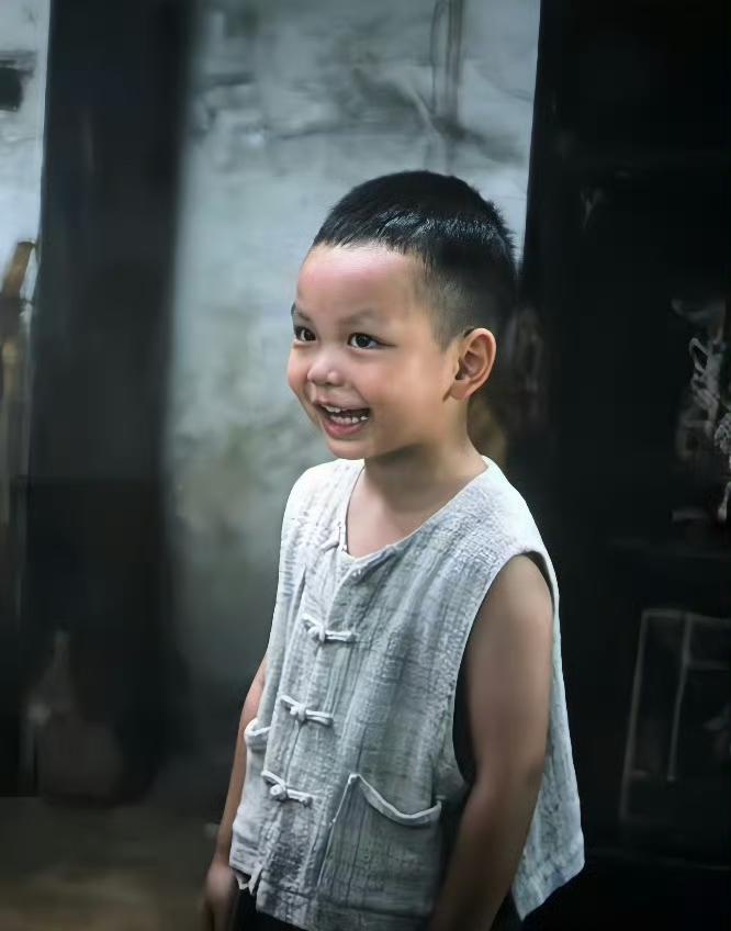 笑发财了！自家亲姑姑竟然把顶流肖战认成了家里大侄子，还一本正经提议“让肖战带孩