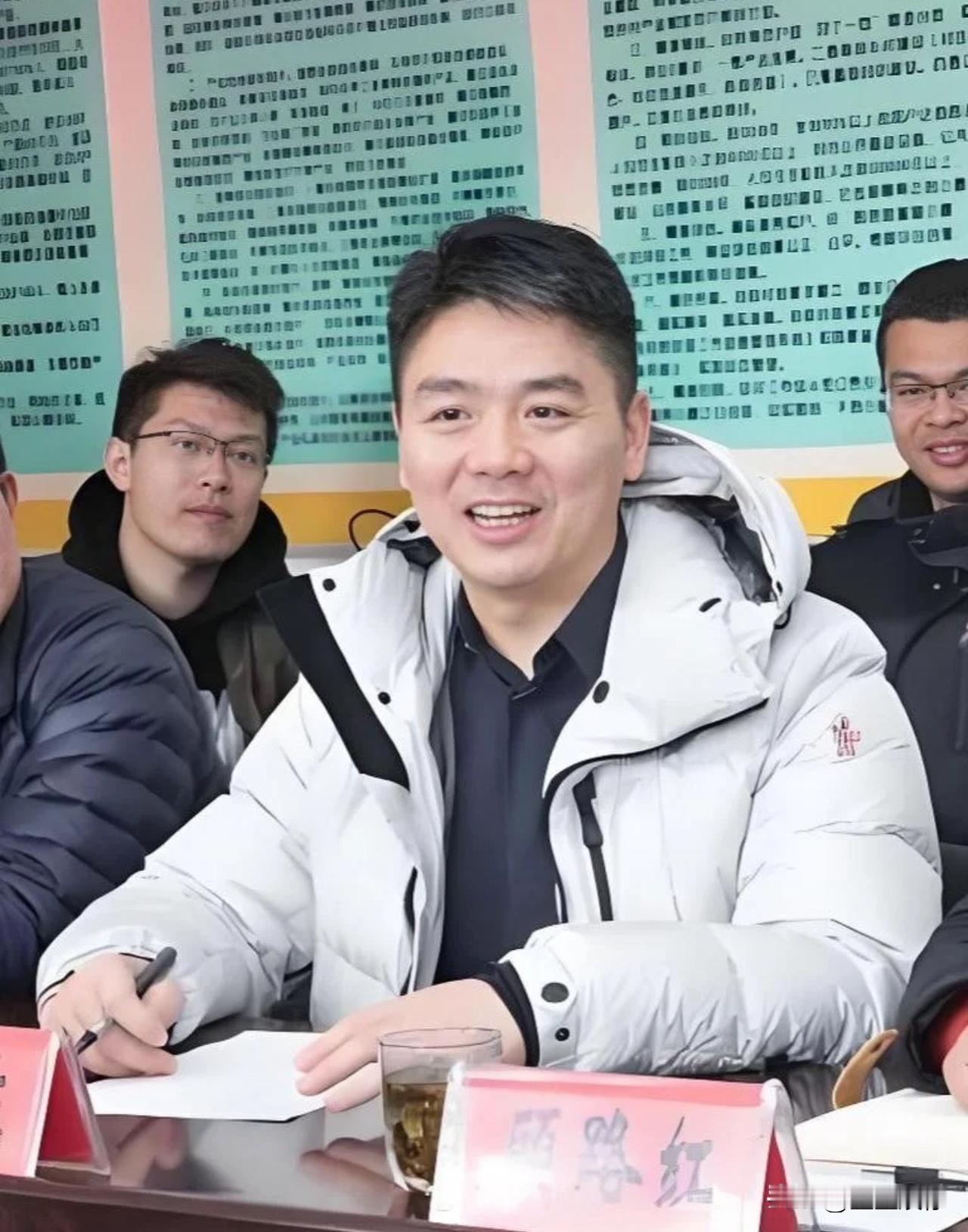 送老乡送年货对刘强东来说是一种不错的宣传方式，顺便立一个有情有义的人设，我相信只