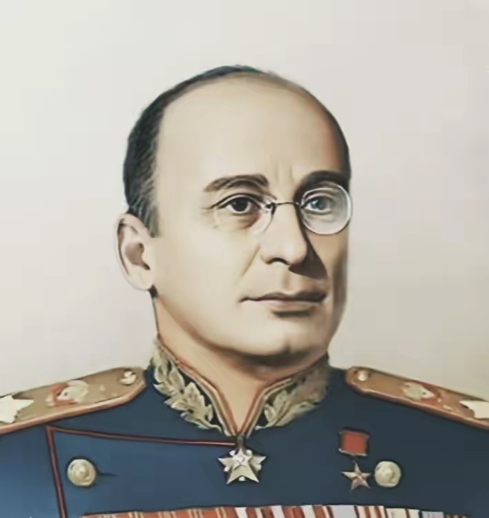 1953年3月5日，斯大林去世，贝利亚确认斯大林彻底断气后，立刻站起来，脸色一变，朝着斯大林吐了口唾