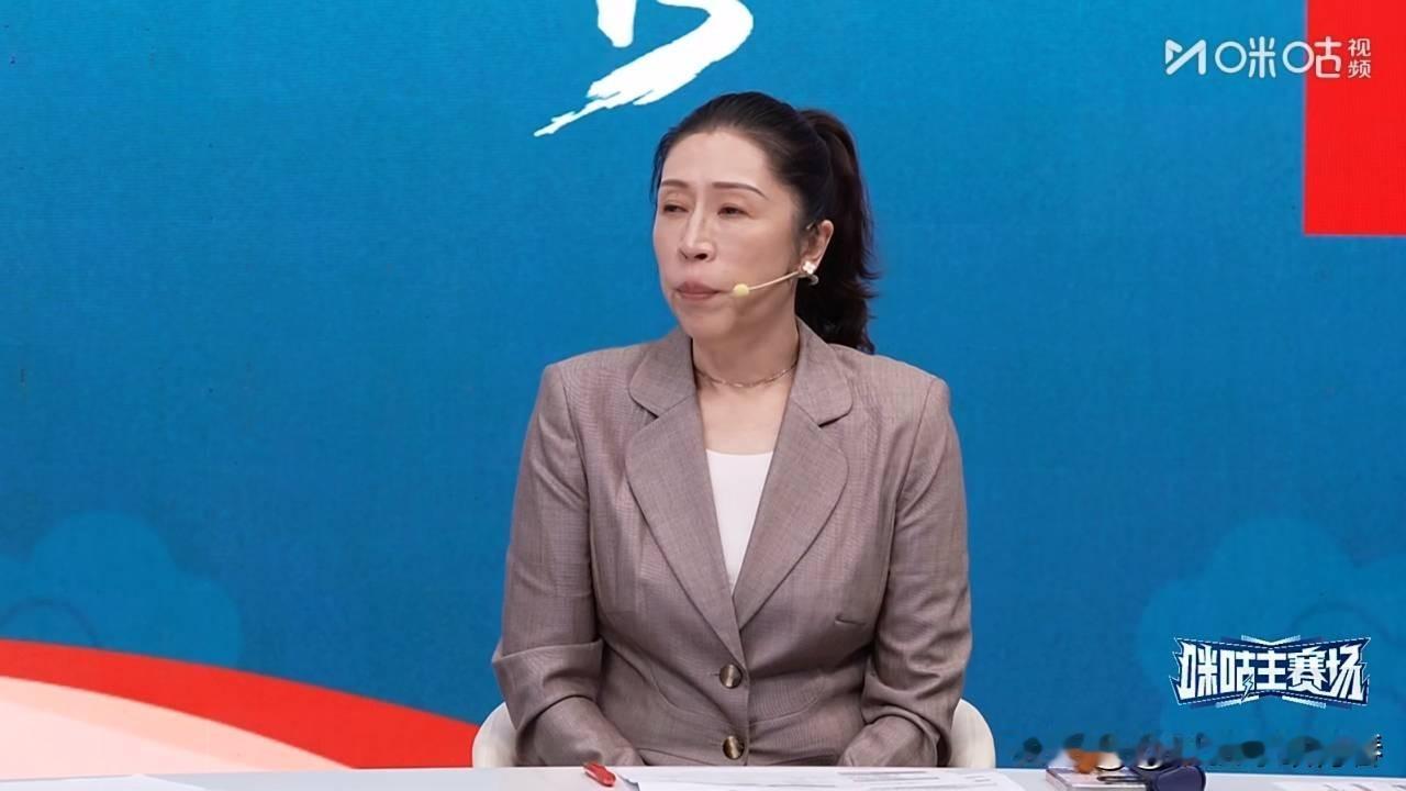 一针见血！郑薇指导:点评中国女篮三节落后法国女篮22分:很显然！这就是与世界